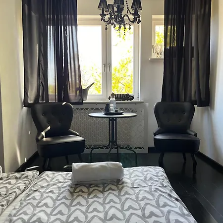 Lalala Arthotel & Wine Bar *